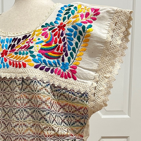 Paloma Embroidered Mexican Blous, With Hand Loom fabric and silk Embroidered. - Picture 4 of 8